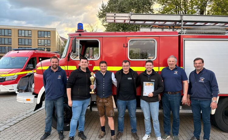 Gruppenfoto Loeschwassersuchwanderung Muehldorf